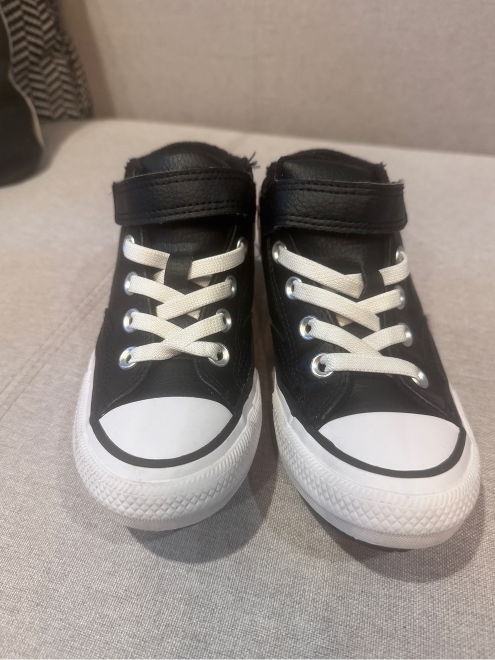 NEW Converse Kids' Black Leather Chuck Taylor All Star High Top Sneakers 13.5 - Picture 3 of 7